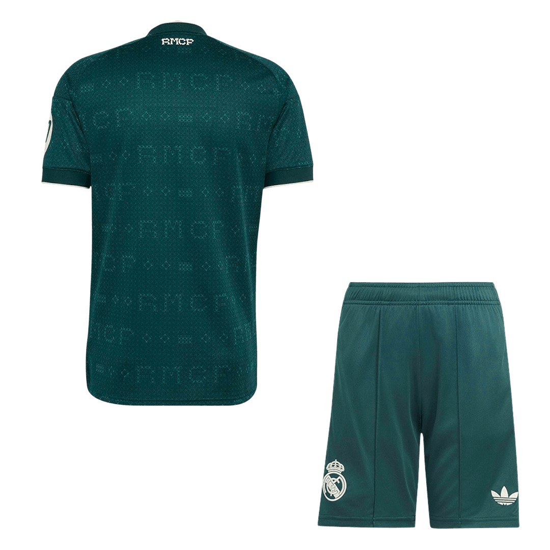 Real Madrid vierasjalkapallosetti 2026/27 – pelipaita ja shortsit takaa