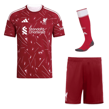 Liverpool kotipeliasu 2026/27 – pelipaita, shortsit ja sukat edestä