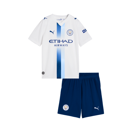 Manchester City lasten kolmas jalkapallosetti 2026/27 – pelipaita ja shortsit edestä