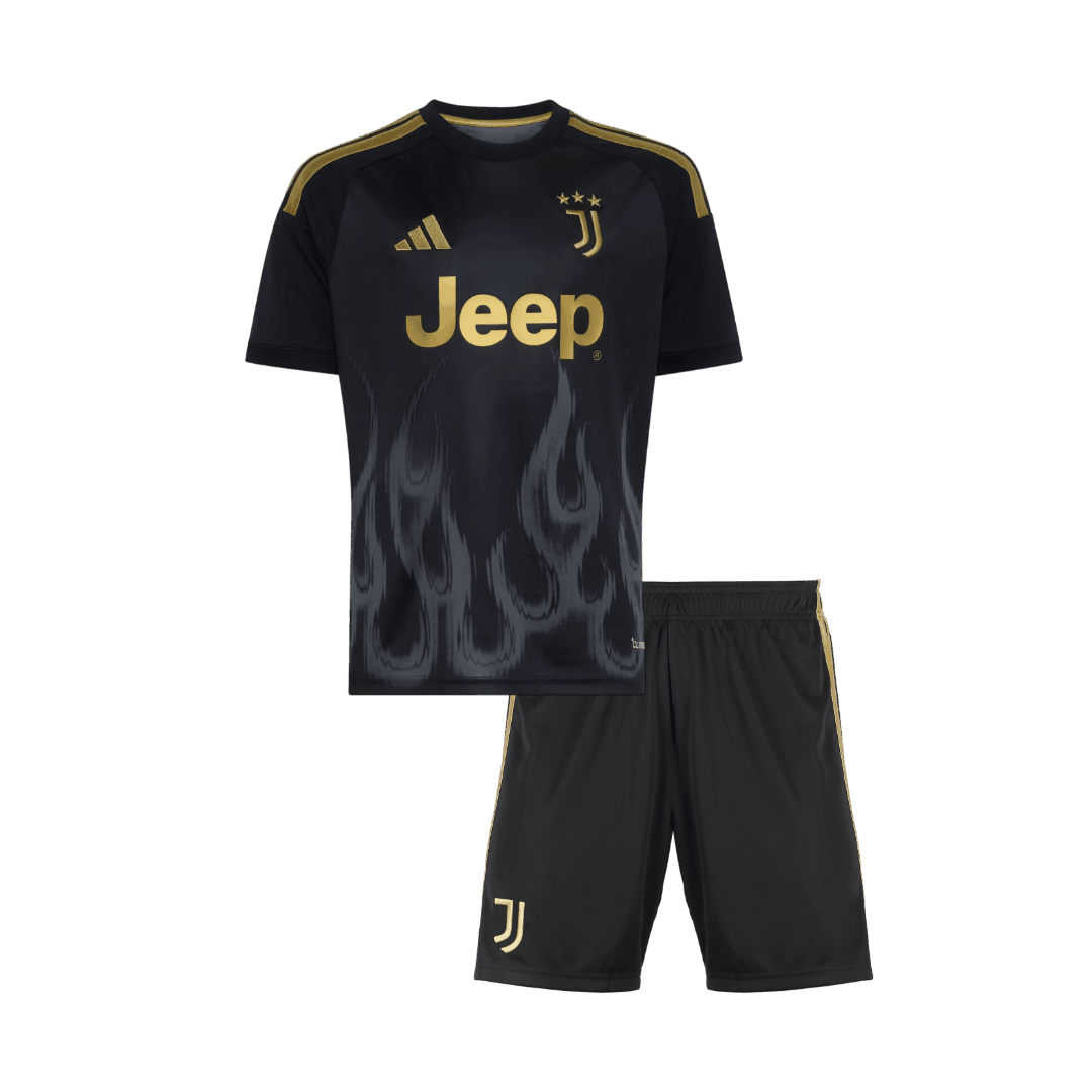 Juventus lasten kolmas jalkapallosetti 2026/27 – pelipaita ja shortsit edestä