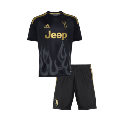 Juventus lasten kolmas jalkapallosetti 2026/27 – pelipaita ja shortsit edestä